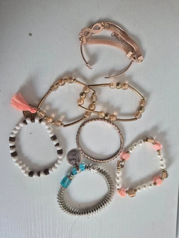 Lote de bisutería vintage: pulseras, pendientes, pinza para el pelo – photo 3